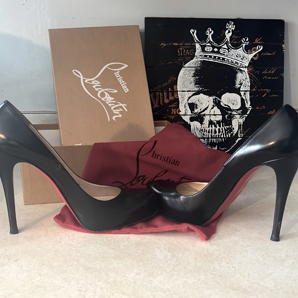 Christian Louboutin pump heels black